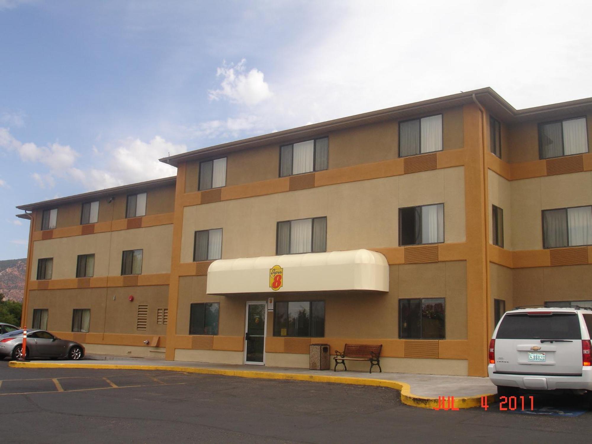 Super 8 By Wyndham Cedar City Zewnętrze zdjęcie